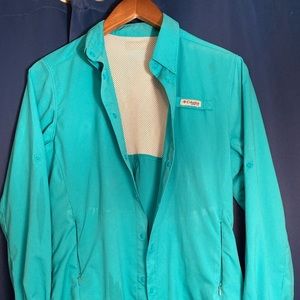 Women’s Columbia fishing shirt
